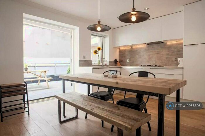 2 Bedroom Flat To Rent In Cremer Street, London, E2