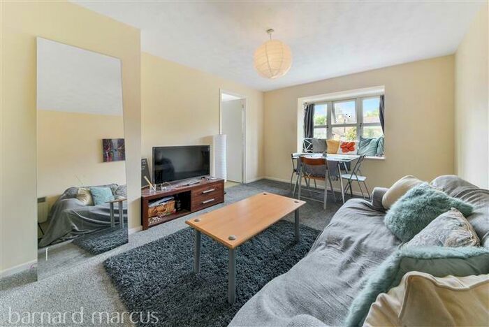 2 Bedroom Flat To Rent In St Pauls Terrace, London, SE17