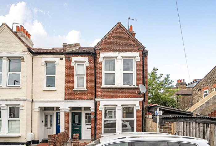 2 Bedroom Flat For Sale In Inglemere Road, Mitcham, CR4