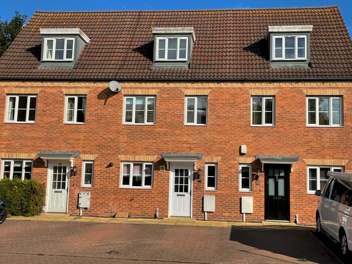 3 Bedroom Town House To Rent In Elgar Way, Stamford, PE9