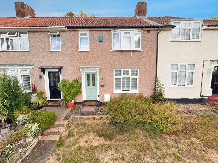 3 Bedroom House For Sale In Littlefield Road, Edgware, HA8