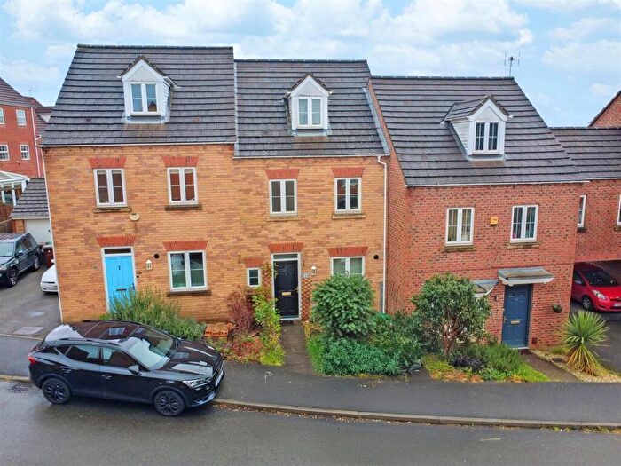 4 Bedroom Town House For Sale In Pavior Road, Nottingham, NG5