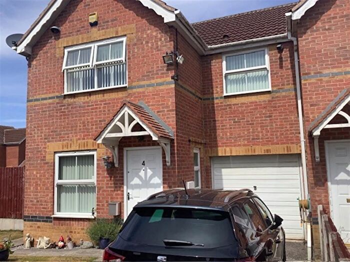 3 Bedroom Semi Detached House For Sale In Portree Drive, Buttershaw, Bradford, BD6