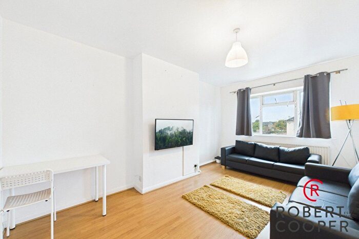 2 Bedroom Flat For Sale In Great Central Avenue, Ruislip, HA4
