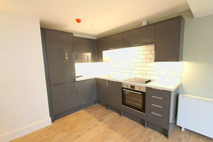 1 Bedroom Apartment To Rent In Broad Street, Banbury, Oxon, OX16