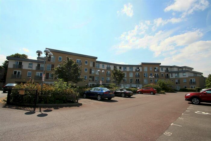 2 Bedroom Flat To Rent In Station Avenue, Southend-On-Sea SS2
