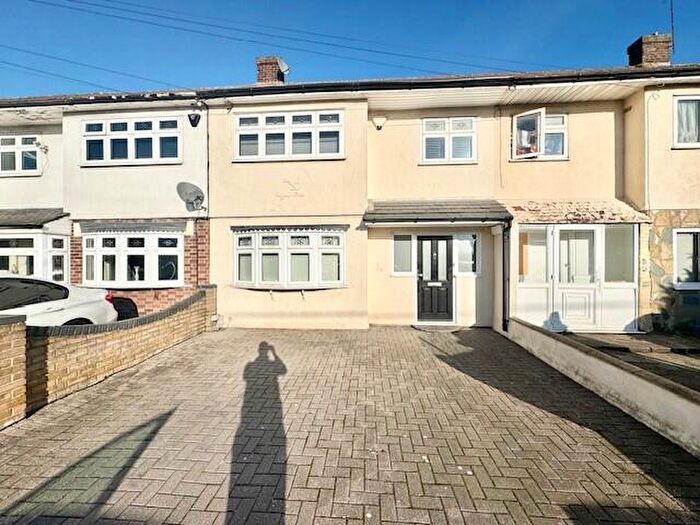 3 Bedroom Terraced House To Rent In Stanley Road, Rainham, RM13