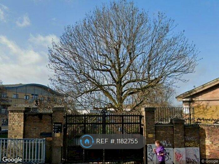 2 Bedroom Houseboat To Rent In Kensal Green Moorings, London, W10