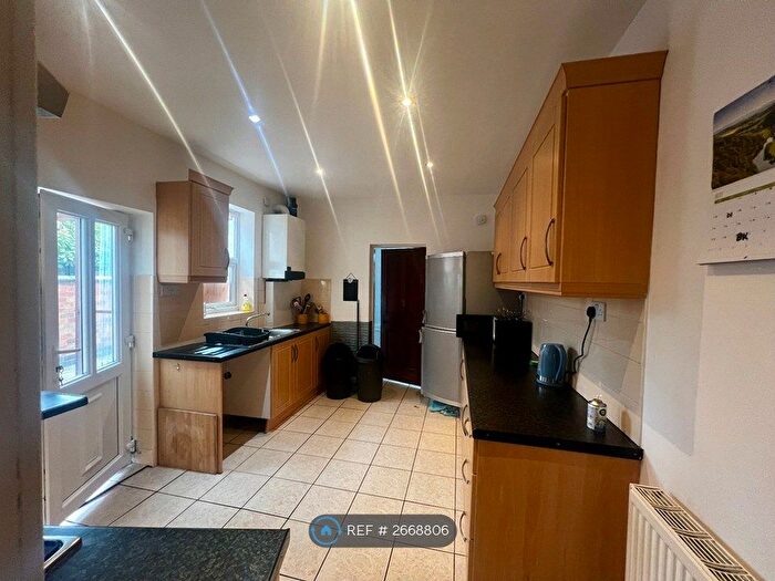 3 Bedroom End Terrace House To Rent In Beatrice Road, Leicester, LE3