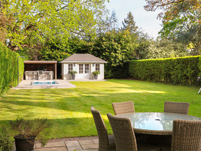 4 Bedroom Detached House For Sale In Menin Way, Farnham, GU9