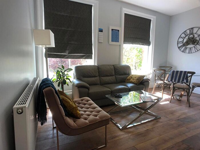 2 Bedroom Apartment To Rent In Flat Hanover House, Clarendon Road, Leeds, LS2