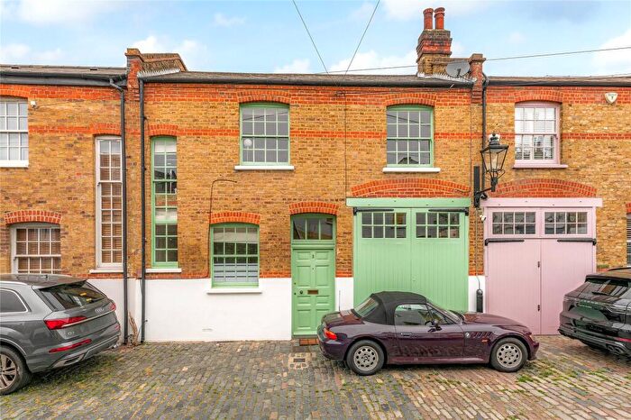 3 Bedroom Terraced House For Sale In Kersley Mews, London, SW11