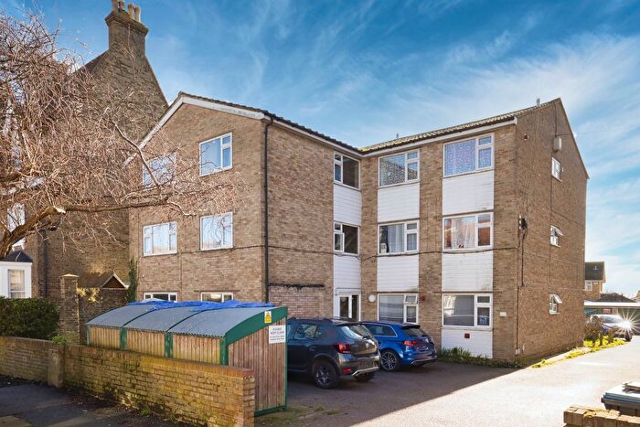 1 Bedroom Flat For Sale In St. Mildreds Road, Ramsgate, Kent, CT11