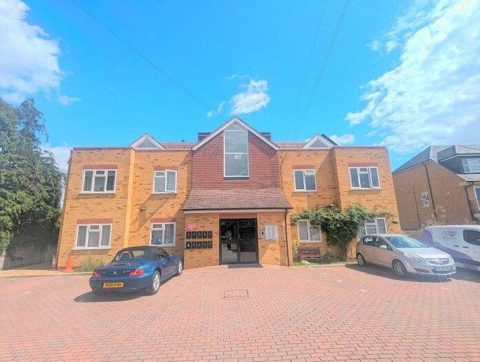 2 Bedroom Flat For Sale In Long Lane, Stanwell, TW19