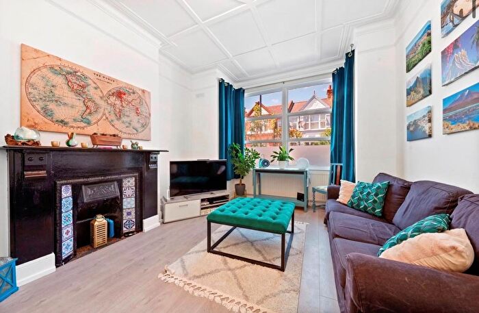 2 Bedroom Flat To Rent In Clifford Gardens, Kensal Rise, London, NW10