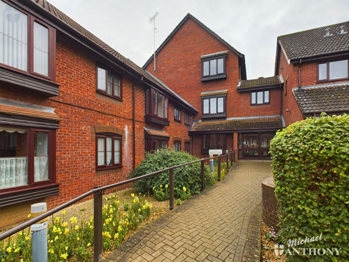 1 Bedroom Retirement Property For Sale In Churchill Court, Beaconsfield Road, Aylesbury, Buckinghamshire, HP21