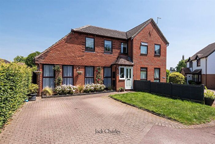 4 Bedroom Semi Detached House For Sale In Maltings Close, Hadlow, Tonbridge, TN11
