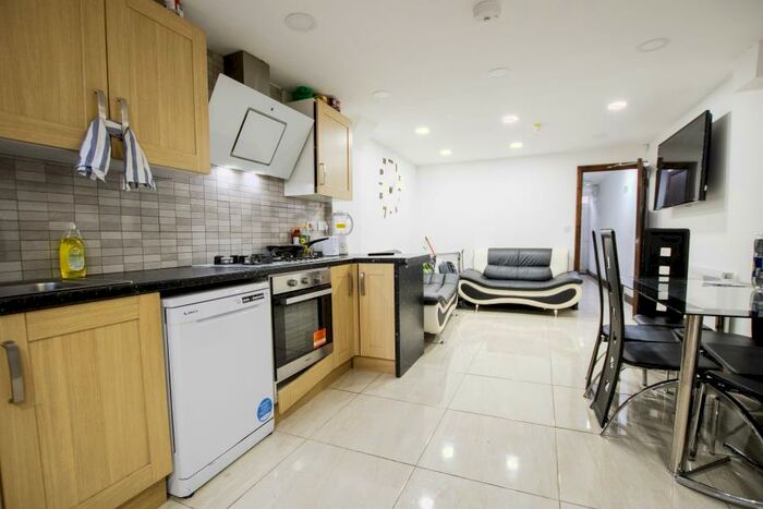 6 Bedroom Terraced House To Rent In Heeley Road, B29