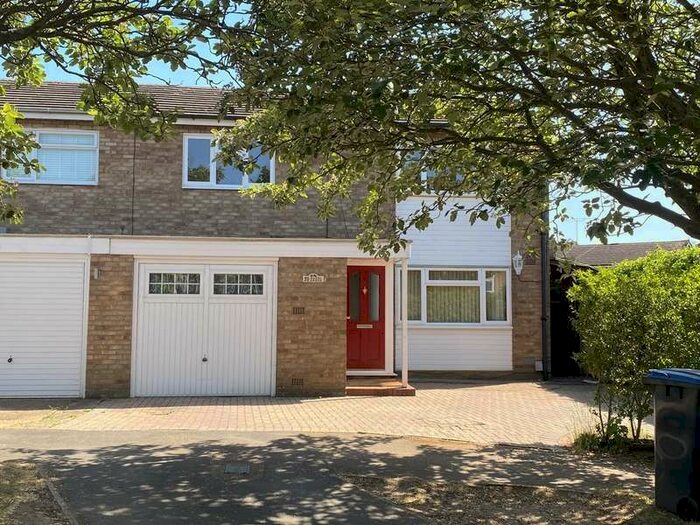 Houses for sale & to rent in Panshanger, Welwyn Garden City