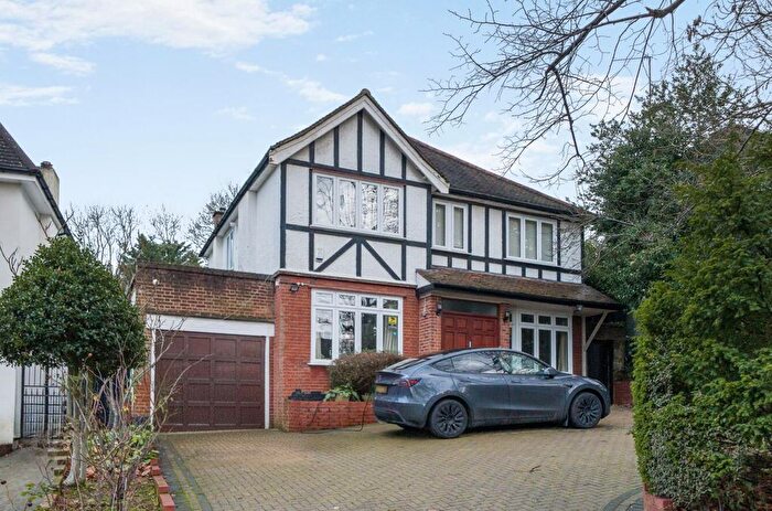 4 Bedroom Property To Rent In Oakleigh Avenue, London, N20