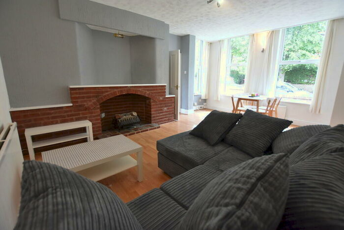 2 Bedroom Flat To Rent In Flat Charnwood House, NG3