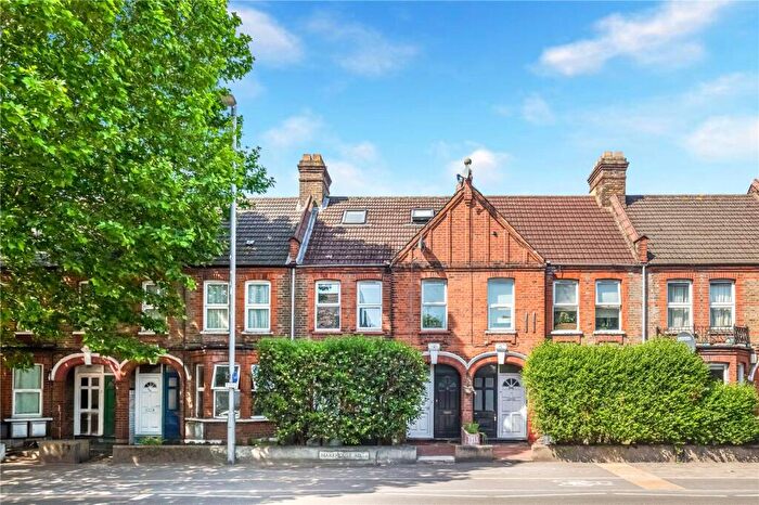 3 Bedroom Maisonette For Sale In Markhouse Road, Walthamstow, E17