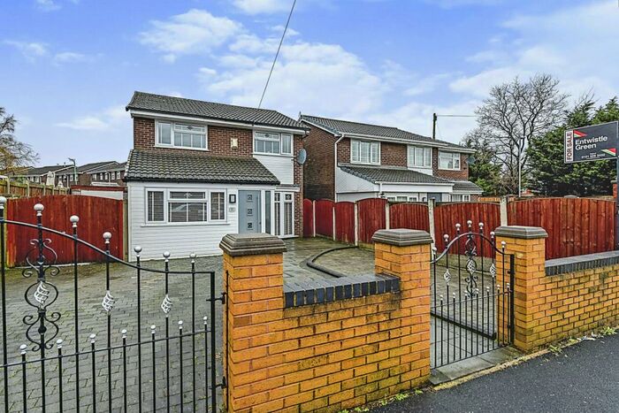 3 Bedroom Detached House For Sale In Hall Lane, Simonswood, Liverpool, Merseyside, L33