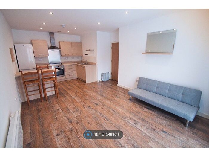 2 Bedroom Flat To Rent In Houseman Crescent, Manchester, M20