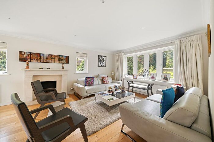 4 Bedroom Detached House To Rent In Brackenhill, Cobham, KT11