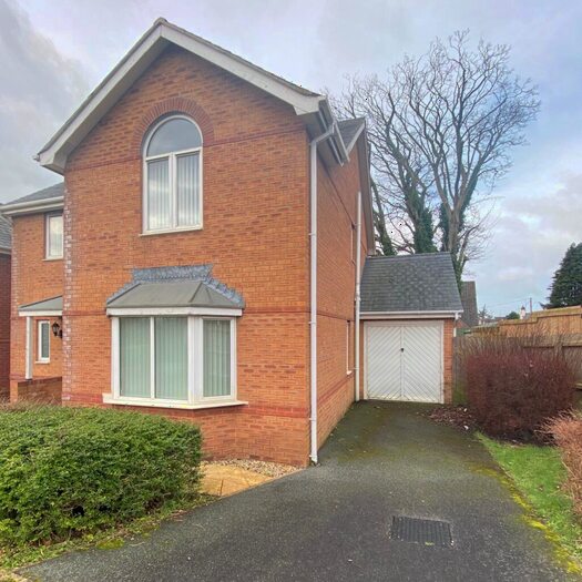 4 Bedroom House To Rent In Llys Tregarnedd, Llangefni, LL77