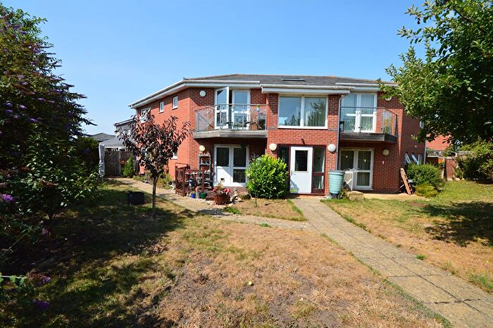 2 Bedroom Flat For Sale In Chatham Close, Salisbury, SP1