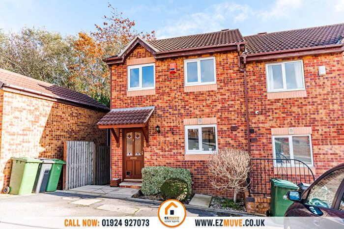 3 Bedroom Semi Detached House For Sale In Heath Grove, Soothill, WF17