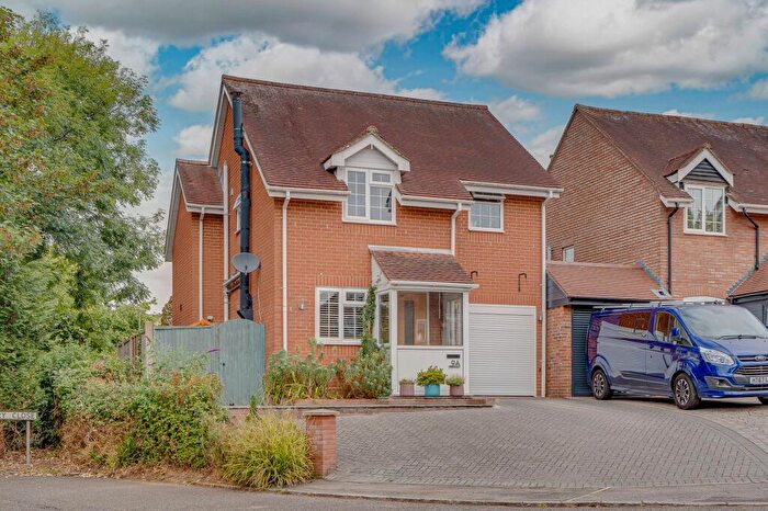 3 Bedroom Link Detached House For Sale In Kerry Close, Chandler's Ford, SO53