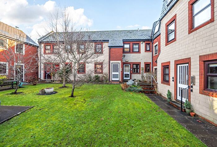 2 Bedroom Flat For Sale In Summerlays Court, Bath, Somerset, BA2