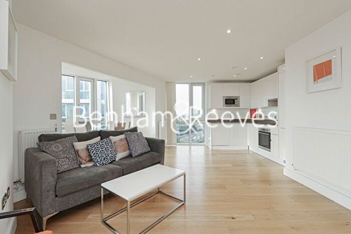 3 Bedroom Flat To Rent In High Street, Stratford, E15