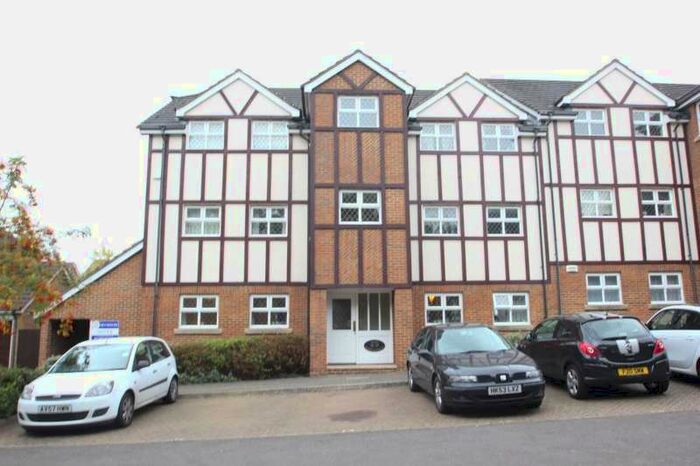 2 Bedroom Apartment To Rent In Knaphill, GU21