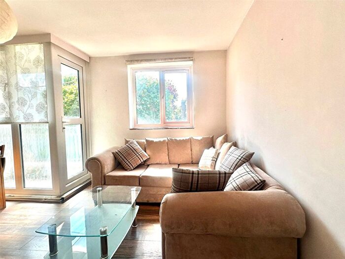3 Bedroom Flat To Rent In Innes Gardens, Putney, SW15