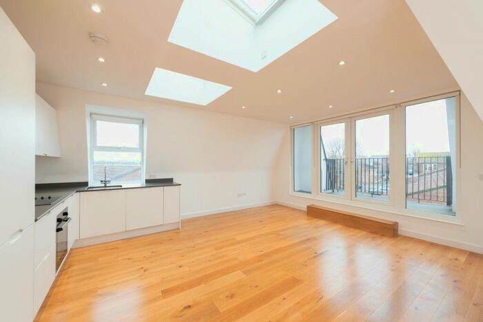 2 Bedroom Flat To Rent In Flat A Wingfield Road, E15