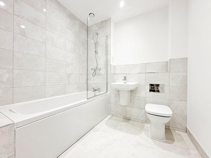 2 Bedroom Apartment For Sale In Station Road, Bishops Stortford, CM23