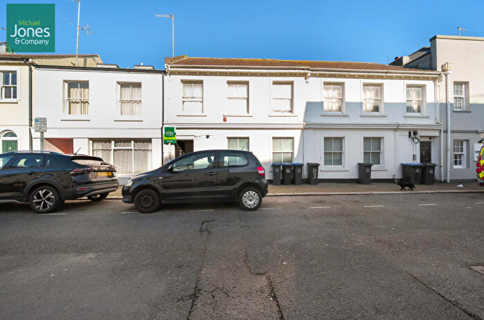1 Bedroom Flat To Rent In The Paragon, - Brunswick Road, Worthing, West Sussex, BN11