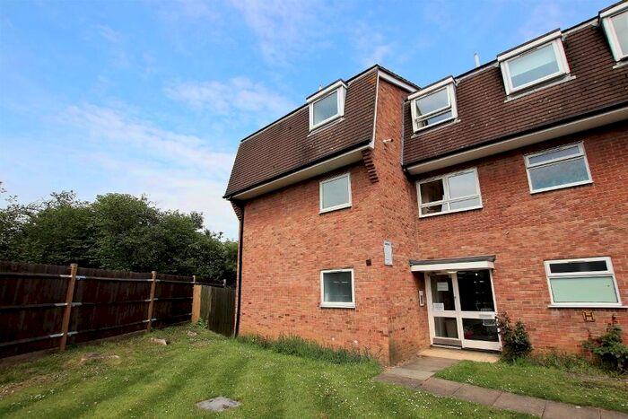 1 Bedroom Flat To Rent In Farm View Court, Bawdsey Avenue, Ilford, Essex, IG2