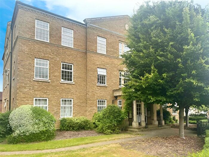 2 Bedroom Flat To Rent In Chadwick Place, Long Ditton, Surbiton, Surrey, KT6