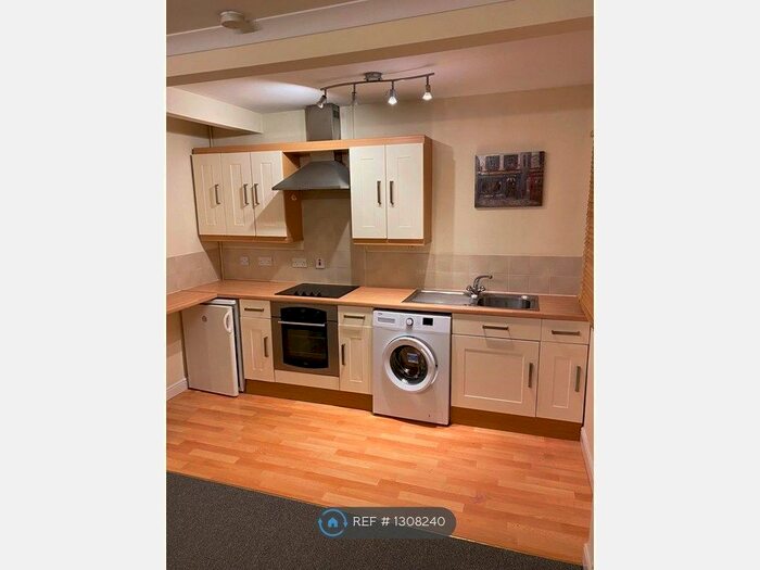 1 Bedroom Flat To Rent In Hogfair Lane, Burnham SL1