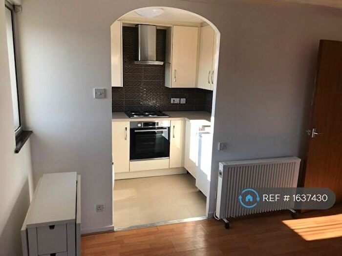 1 Bedroom Flat To Rent In Bruce Close, Slough, SL1