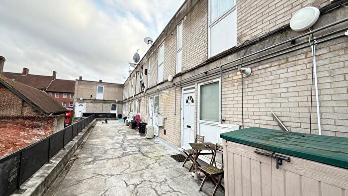 2 Bedroom Flat To Rent In Edgware, HA8