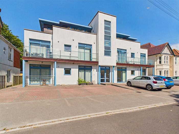 2 Bedroom Apartment For Sale In Stourcliffe Avenue, Bournemouth, Dorset, BH6