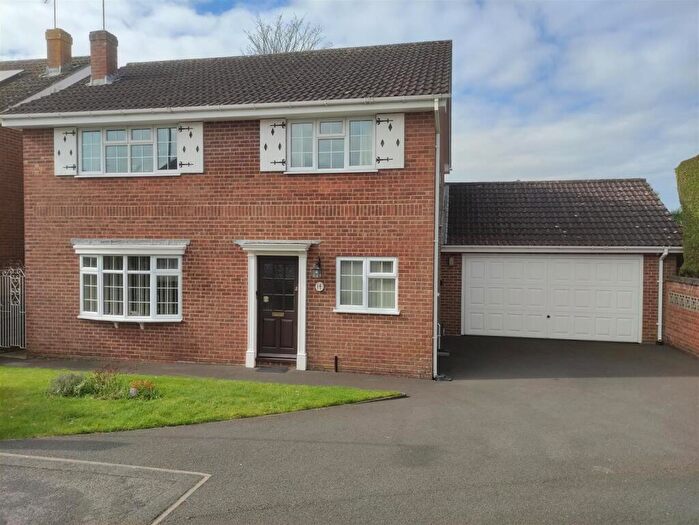 4 Bedroom Detached House For Sale In Cedar Wood Close, Fair Oak, Eastleigh, SO50