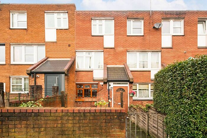 3 Bedroom Property For Sale In Mackenzie Road, Islington, London, N7