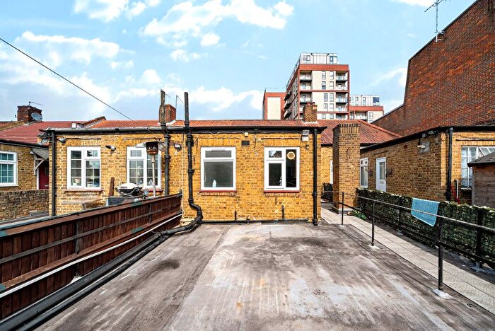 2 Bedroom Flat To Rent In Sussex Place, New Malden, KT3