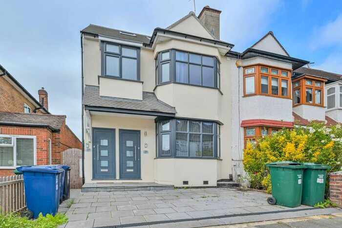 2 Bedroom Flat To Rent In Hale Grove Gardens, Mill Hill, London, NW7